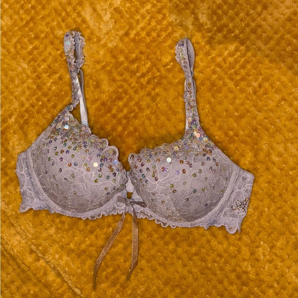 Vintage Victoria's Secret Lace Bra in Lavender